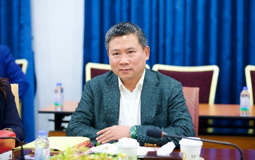 ឯកឧត្តម ផូវ សំភី ប្រតិភូរាជរដ្ឋាភិបាល និងជាអគ្គនាយកនៃអគ្គនាយកដ្ឋានកិច្ចការរដ្ឋបាលតុលាការ និងជាសហប្រធានក្រុមការងារបច្ចេកទេសទទួលបន្ទុករៀបចំការធ្វើវិសោធនកម្មក្រមព្រហ្មទណ្ឌ បានអញ្ជើញចូលរួមកិច្ចប្រជុំបន្តពិនិត្យ និងការពារលើសេចក្ដីព្រាងវិសោធនកម្មក្រមព្រហ្មទណ្ឌ